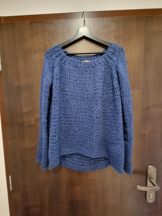 Tmavomodrý pletený sveter, s