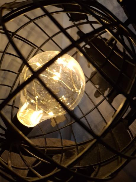 Stolová - nočná led lampa globus , da sa zasvietit,