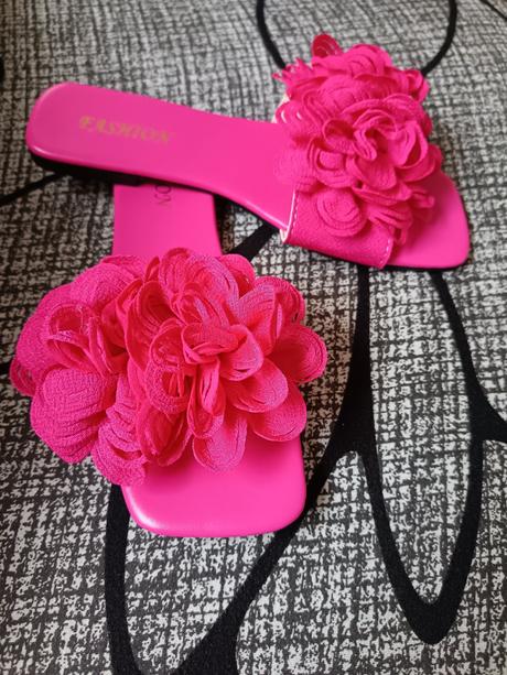 Ružové šľapky, 38