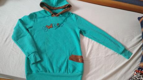 Tyrkysová mikina, 170