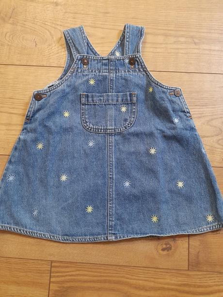 Riflove šaty na traky, 74