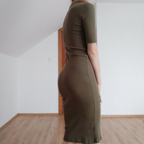 Obtiahnuté šaty, s