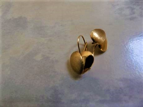 Zlaté náušnice,