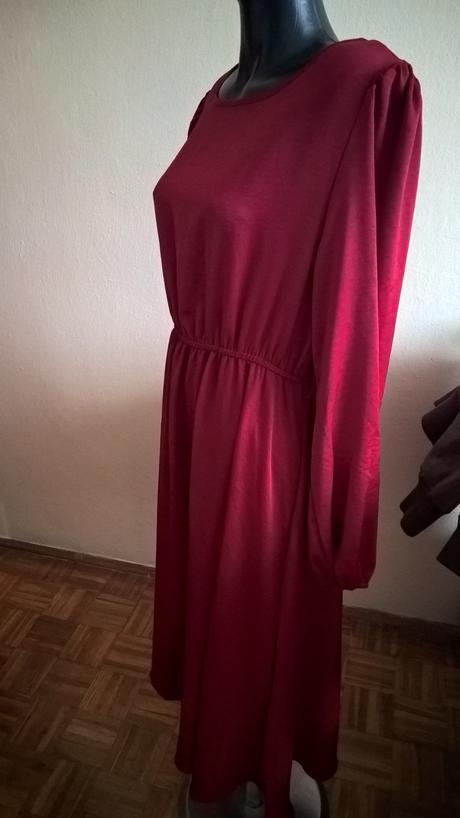 Šaty vínovej farby, 44