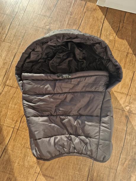 Kukla oteplená reserved, reserved