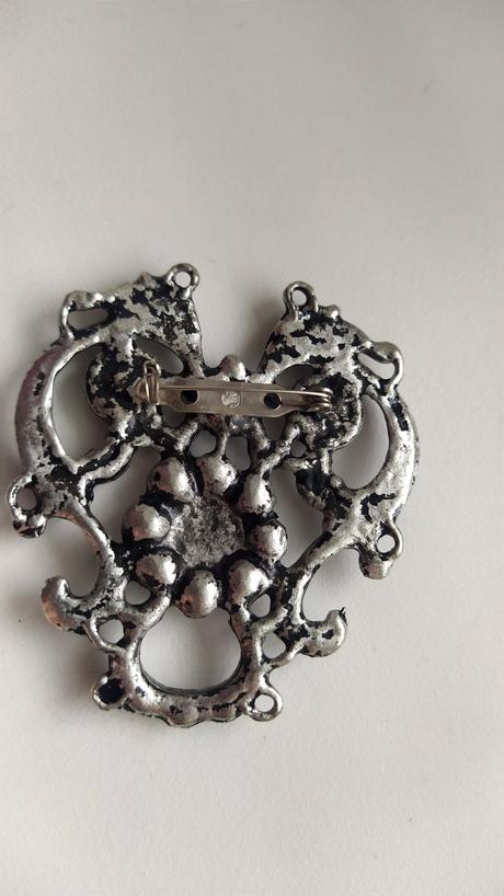 Strieborná brošňa,