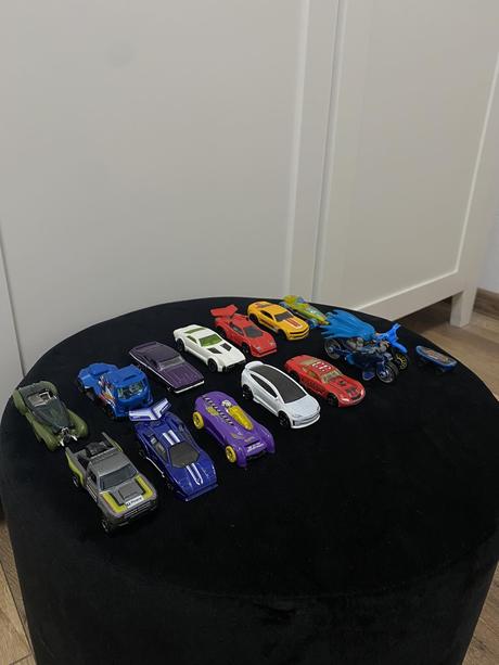 15 ks hot wheels kovové autíčka bez poškodenia, 