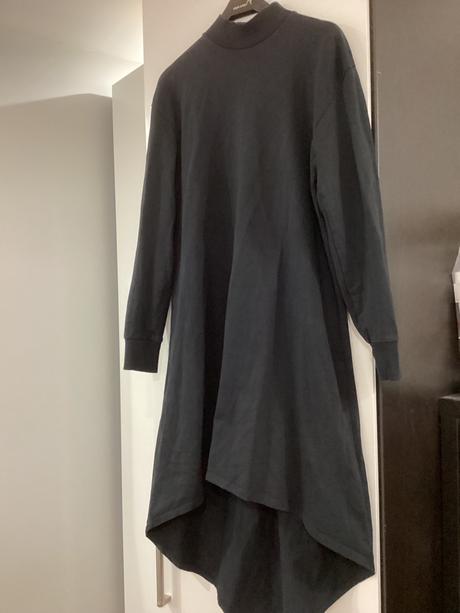 Atypické cierne šaty, vzadu dlhšie, 36