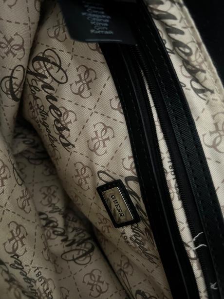 Čierna elegantná kožená kabelka, guess