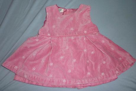 Zamatové šatočky oshkosh na 6-9 mesiacov, 68