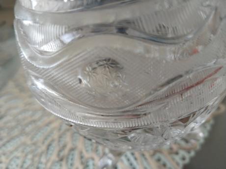 Brúsené či kryštál, vajíčko sedmokráska,