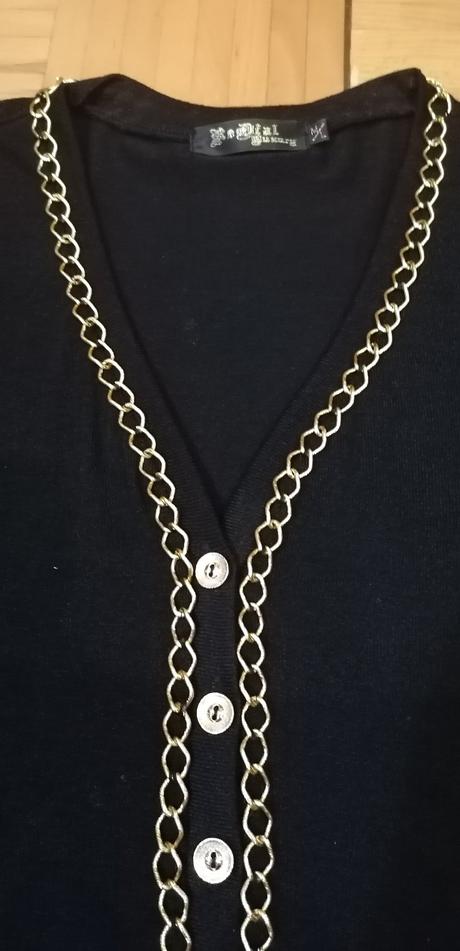 Čierny predlžený svetrík s reťazou, m