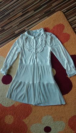 Extravagantné šaty, l