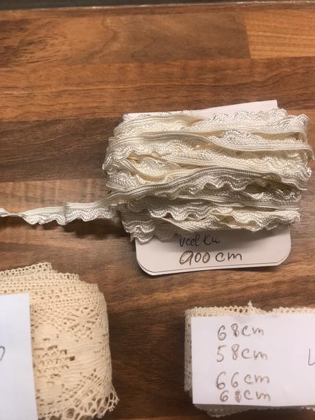 Slovenské čipky/ krajky ručne vyrábané,
