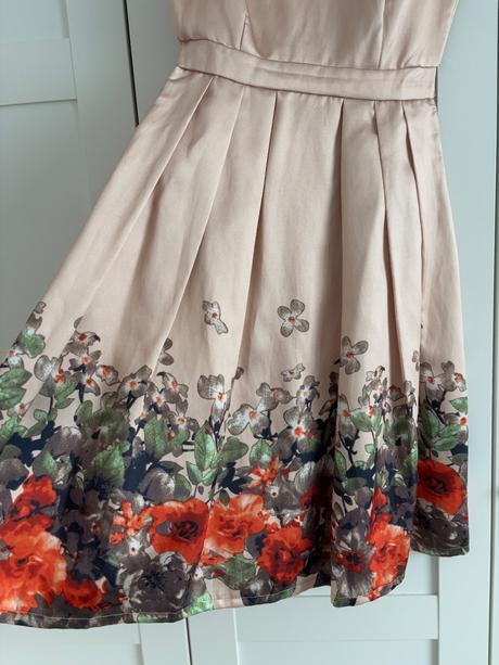 Spoločenské šaty, 36