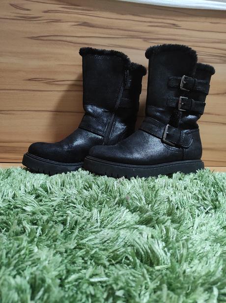 Predám  čierne čižmičky, deichmann,36