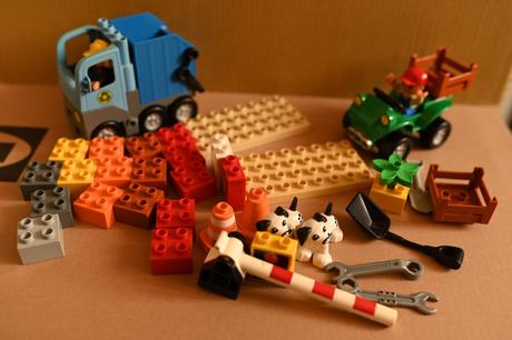 Lego duplo mix (obsahuje smetiarske auto a 2x pes),