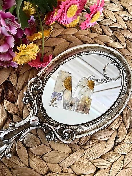 Ručne vyrobené živicové kľúčenky, 