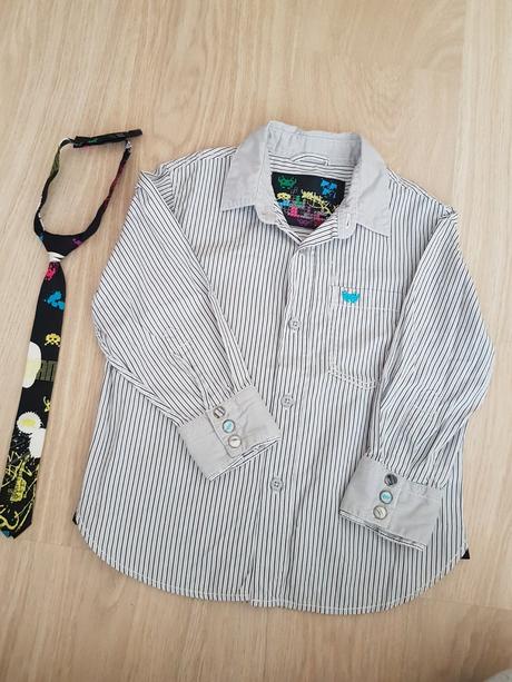 Kosela s kravatou, next,104