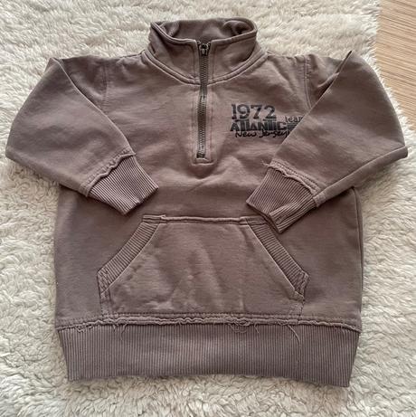 Siva mikina s klokanim vreckom, 86