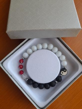 Náramok z minerálov,