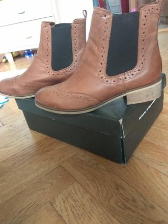 Nové celokozene čižmy, 40