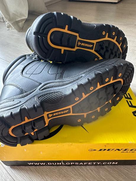 Topánky prechodné,turistické, spevnené dunlop, dunlop,37