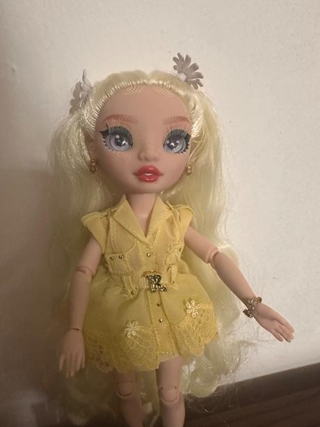 Delilah rainbow high,