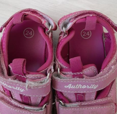 Sandál č.24, authority,24