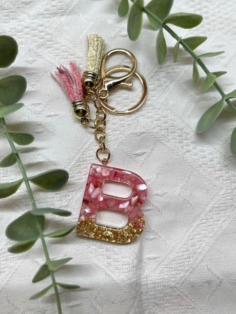 Ručne vyrobené živicové kľúčenky, 