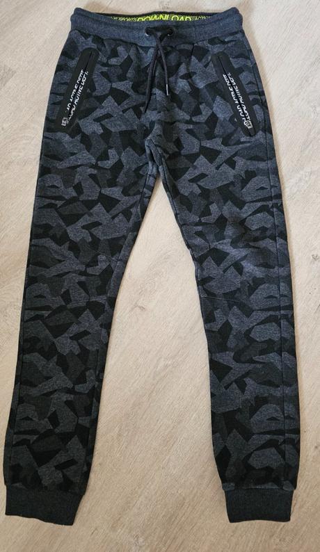 Maskáčové tepláky, c&a,152