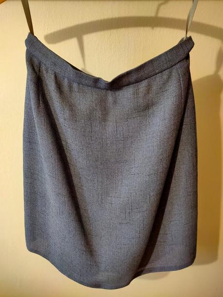 Sukňový kostým, 42