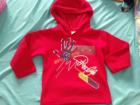 Červená mikina, 104