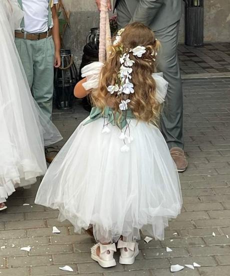 Šaty pre družičku, 104