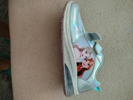 Tenisky blikajuce, 30