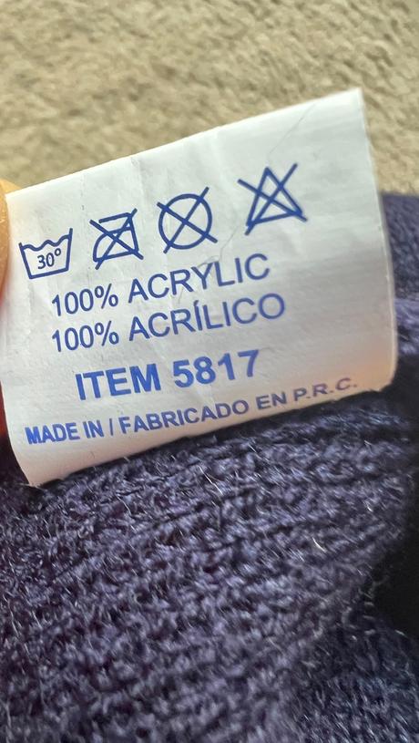 Tmavomodrá tenšia čiapka, 146