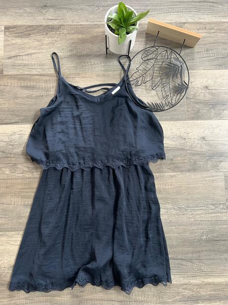 Saténové šaty zn. vila, l