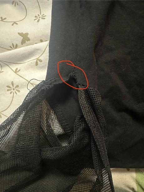 Elegantný čierny top s priesvitnými rukávmi, xs