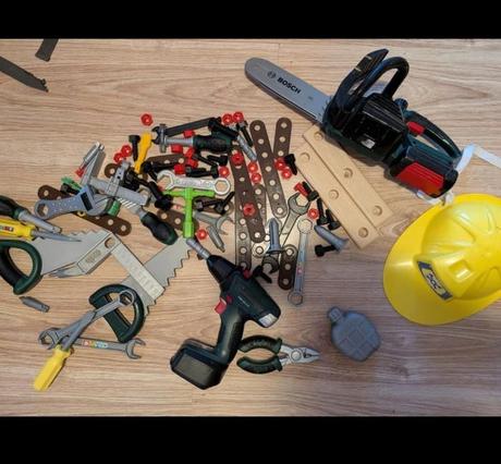 Pracovný stôl bosch plus veľa náradia, 
