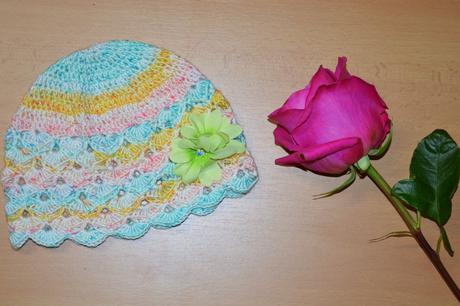 Háčkovaná čiapočka s kvetom, <50 - 158
