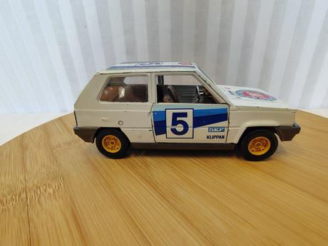 Retro model bburago fiat panda 45 rally 1983, 1/24,
