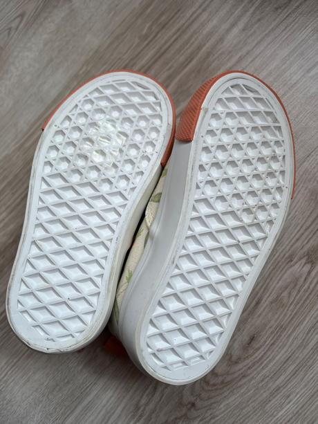 Reserved slip on 24/25, reserved,24 / 25