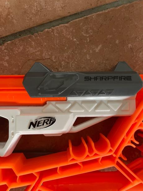 Nerf sharpfire - pištoľ na penové náboje, 