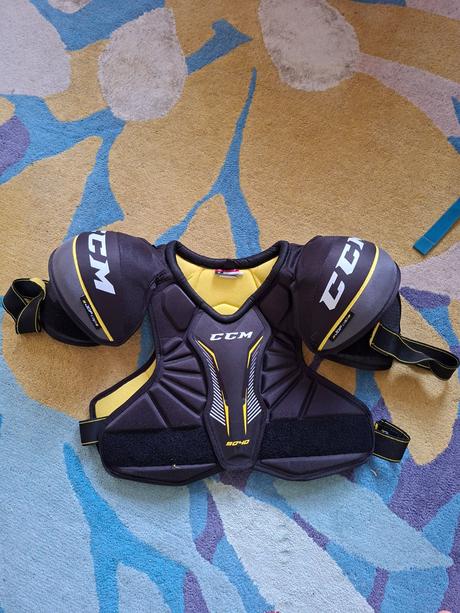 Hokejové ramená/ vesta ccm junior l - super stav, ccm,l