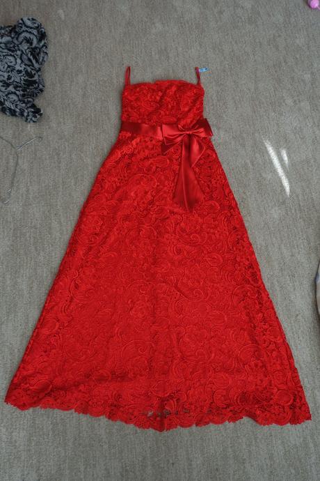 Červené čipkované spoločenské šaty v. 38, 38