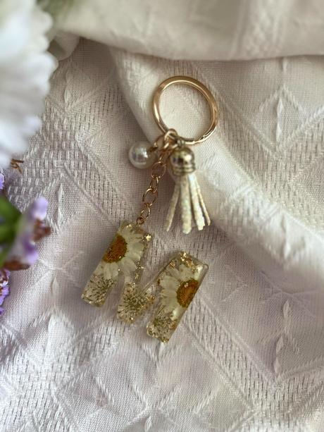 Ručne vyrobené živicové kľúčenky, 