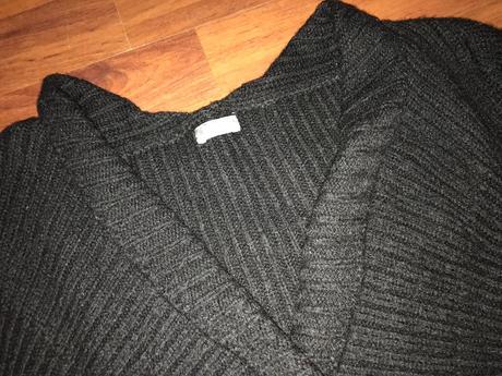 Krásny teplučký elegantný sveter na gombík, l