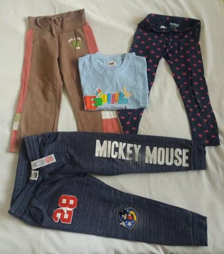 Darujem tepláčiky a tričko, 104–116