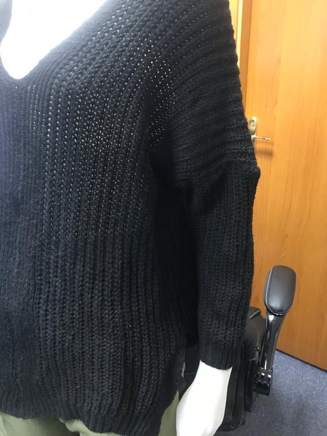 Oversize sveter s viazačkou na chrbte, 