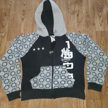 Mikina s kapucňou, 152